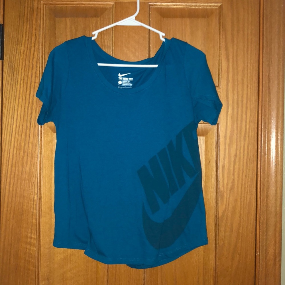 NIKE Tee
